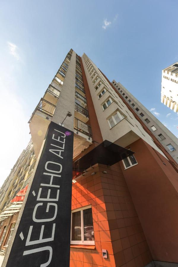 Apartman V Aleji Братислава Экстерьер фото
